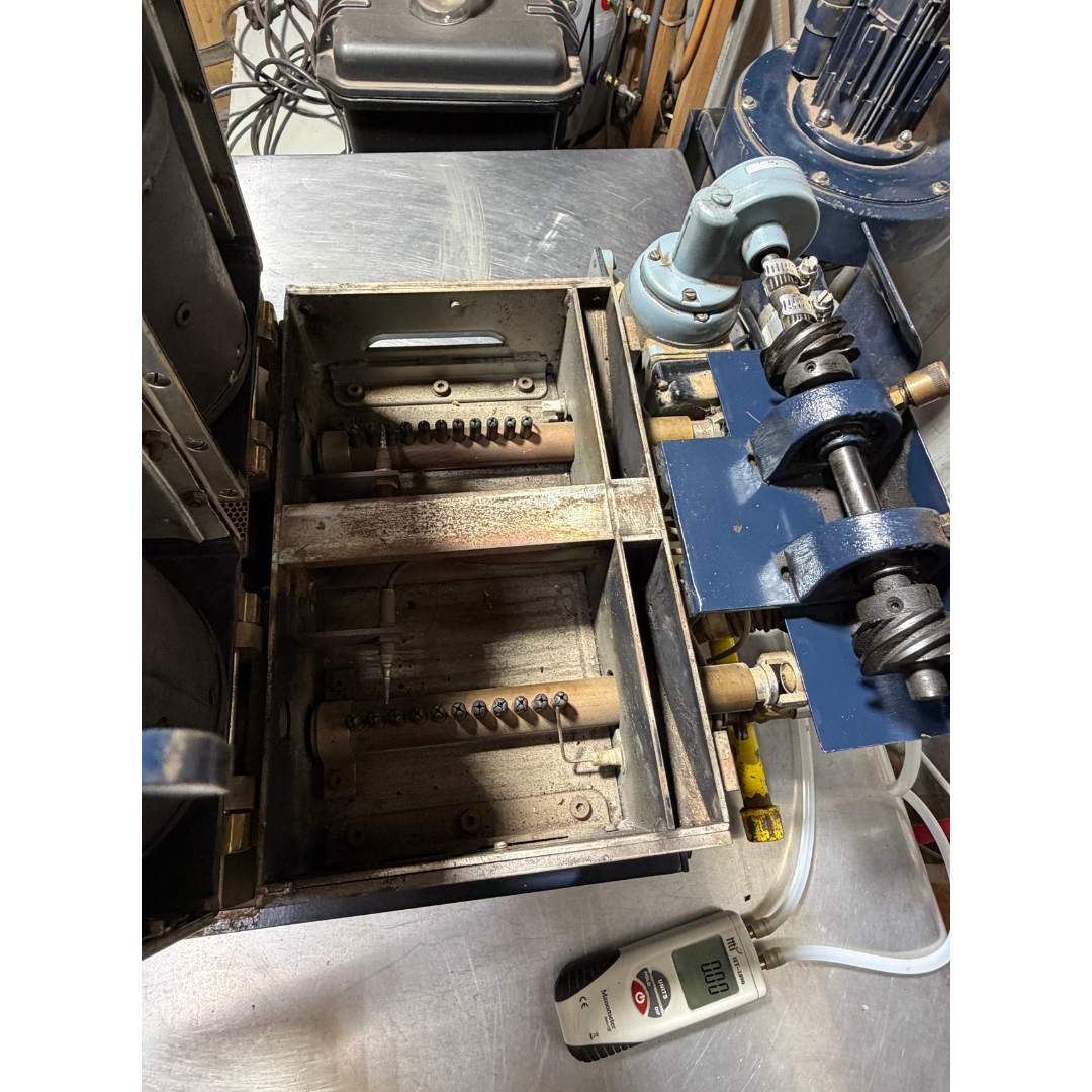 1987 1kg Probat BRZ-2 used sample coffee roaster inside side